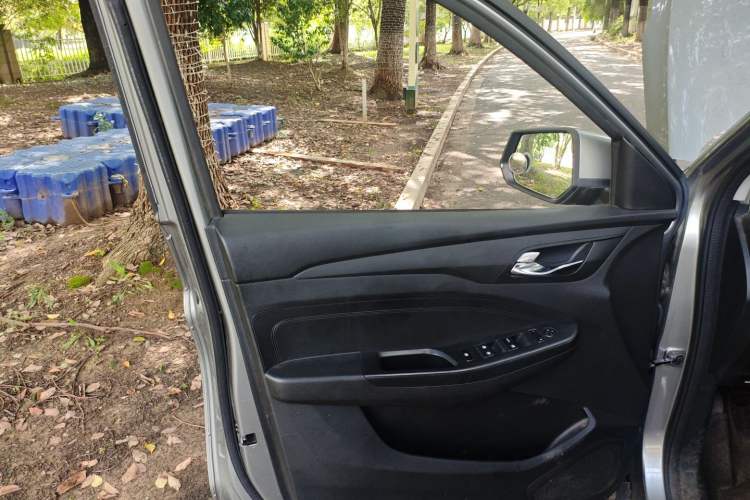 Used Wuling Hongguang S3 2019 1.5T Manual Comfort Edition China VI Standard Left Front Door Interior
