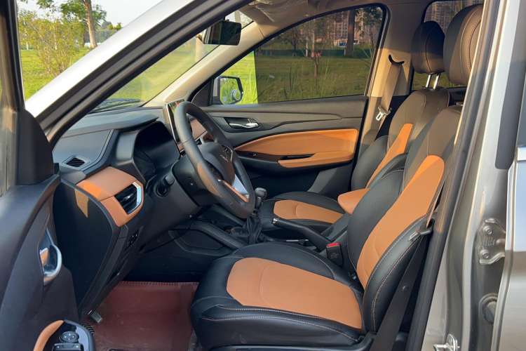 Used Wuling Hongguang S3 2019 1.5L Manual Luxury Model China VI Standard Left Front Seat