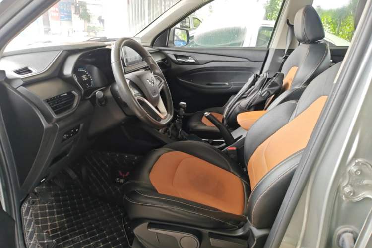 Used Wuling Hongguang S3 2019 1.5L Manual Comfort Model China VI Standard Left Front Seat