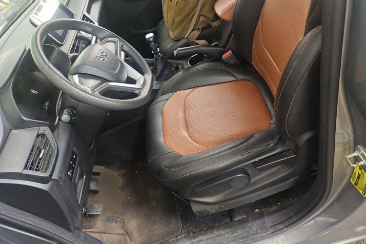 Used Wuling Hongguang S3 2019 1.5T Manual Comfort Edition China VI Standard Left Front Seat