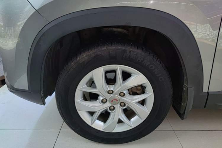Used Wuling Hongguang S3 2019 1.5L Manual Standard Version China VI Standard Left Front Wheel Hub