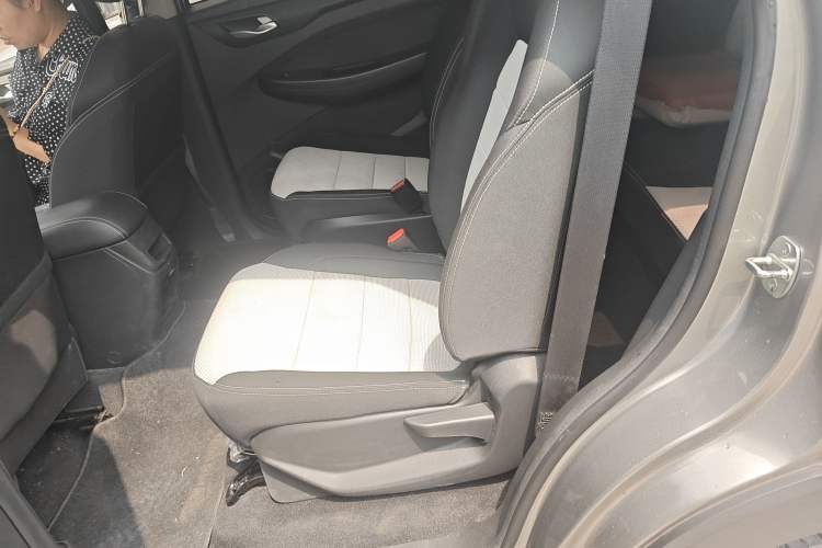 Used Wuling Hongguang S3 2019 1.5L Manual Standard Version China VI Standard Left Rear Seat