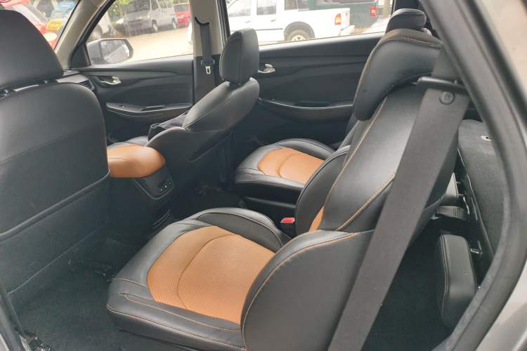 Used Wuling Hongguang S3 2019 Automatic Clutch Version 1.5L Manual Comfort Model China V Standard Left Rear Seat