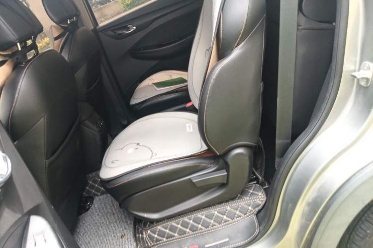 Used Wuling Hongguang S3 2019 1.5L Manual Comfort Model China VI Standard Left Rear Seat