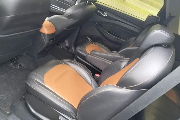 Used Wuling Hongguang S3 2019 1.5L Manual Comfort Model China VI Standard Left Rear Seat