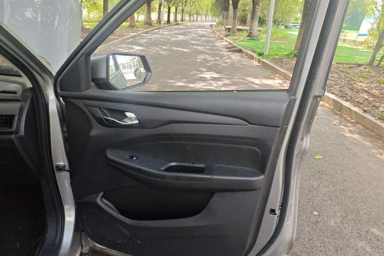Used Wuling Hongguang S3 2019 1.5T Manual Comfort Edition China VI Standard Right Front Door Interior