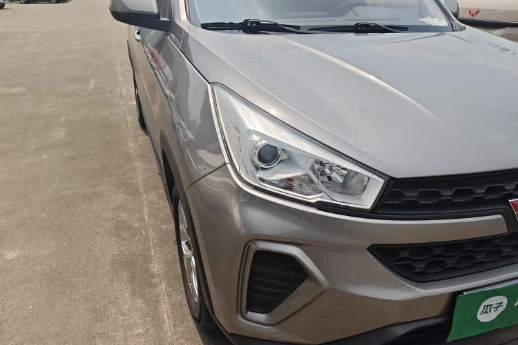 Used Wuling Hongguang S3 2019 1.5L Manual Standard Version China VI Standard Right Front Headlight