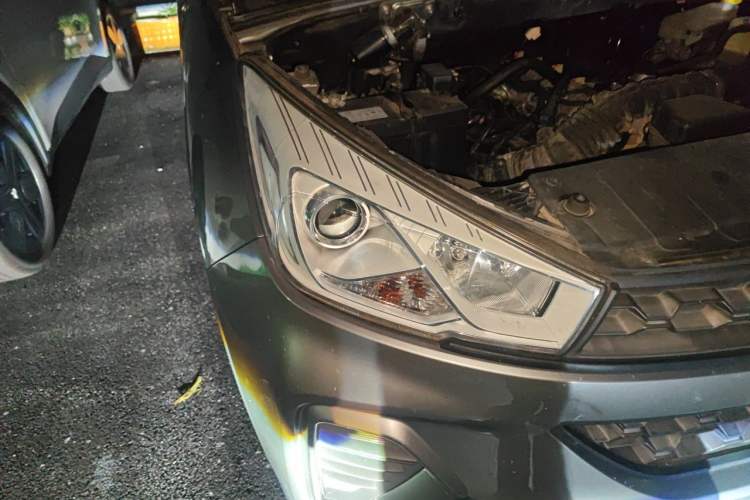 Used Wuling Hongguang S3 2019 1.5L Manual Standard Version China VI Standard Right Front Headlight