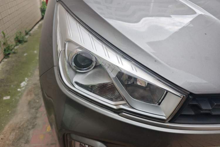 Used Wuling Hongguang S3 2019 1.5L Manual Comfort Model China VI Standard Right Front Headlight
