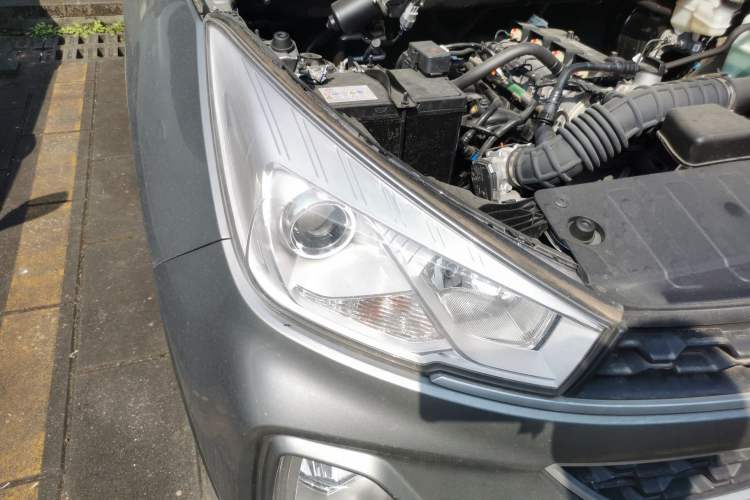 Used Wuling Hongguang S3 2019 1.5L Manual Comfort Model China VI Standard Right Front Headlight