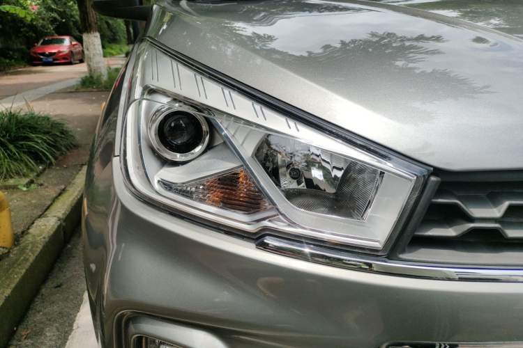 Used Wuling Hongguang S3 2019 1.5L Manual Luxury Model China VI Standard Right Front Headlight