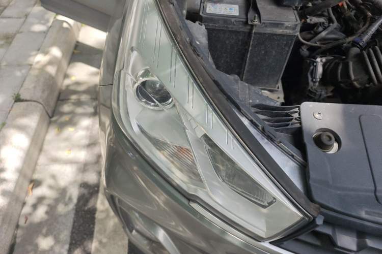 Used Wuling Hongguang S3 2019 1.5L Manual Comfort Model China VI Standard Right Front Headlight