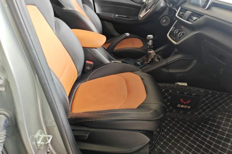 Used Wuling Hongguang S3 2019 1.5L Manual Comfort Model China VI Standard Right Front Seat