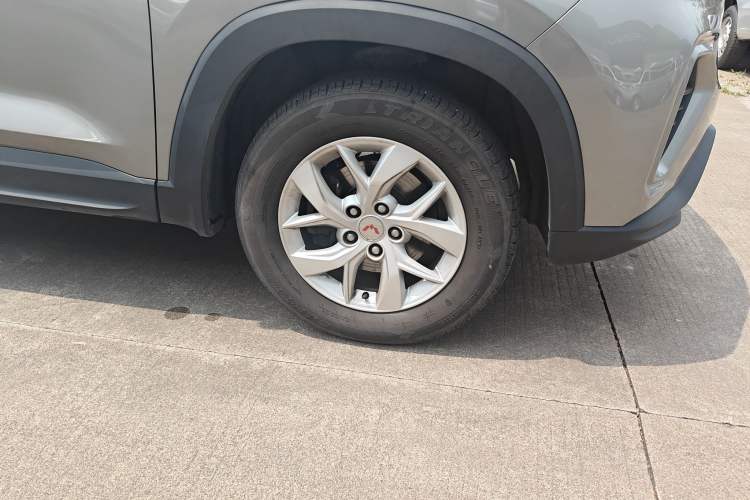 Used Wuling Hongguang S3 2019 1.5L Manual Standard Version China VI Standard Right Front Wheel Hub