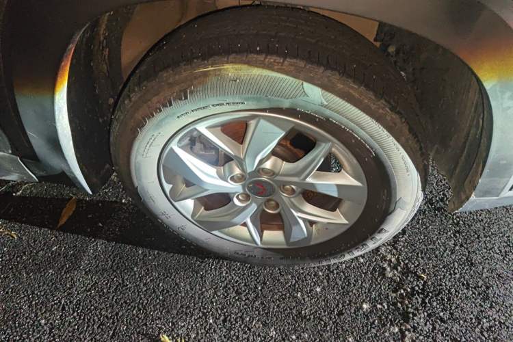 Used Wuling Hongguang S3 2019 1.5L Manual Standard Version China VI Standard Right Front Wheel Hub
