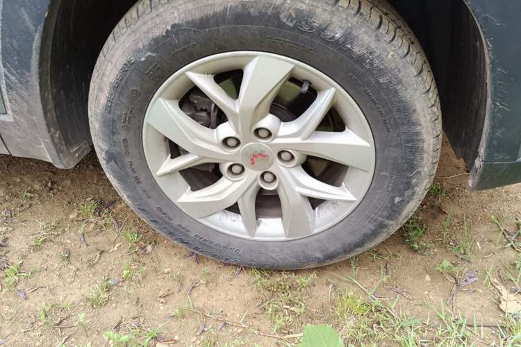 Used Wuling Hongguang S3 2019 1.5L Manual Standard Version China VI Standard Right Front Wheel Hub