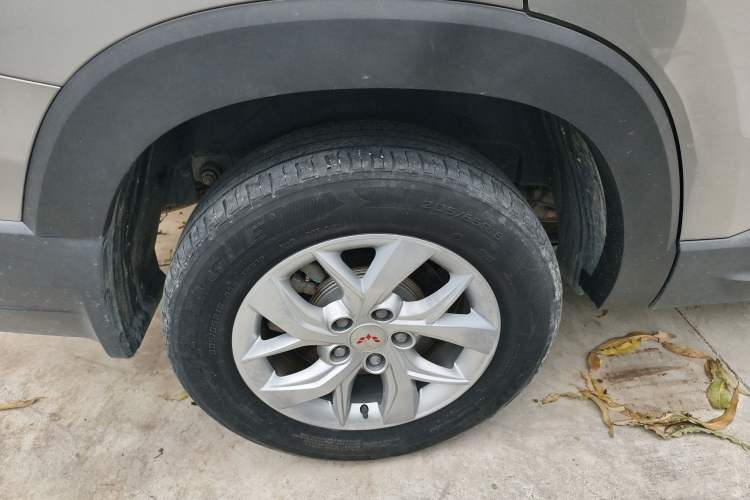 Used Wuling Hongguang S3 2019 Automatic Clutch Version 1.5L Manual Comfort Model China V Standard Right Rear Wheel Hub