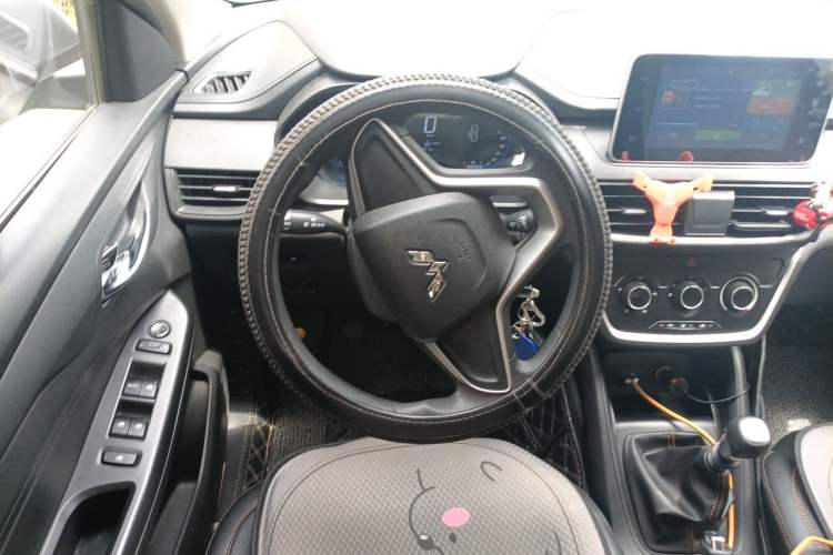 Used Wuling Hongguang S3 2019 1.5L Manual Comfort Model China VI Standard Steering Wheel