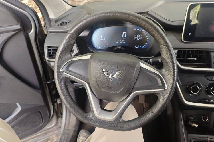 Used Wuling Hongguang S3 2019 1.5T Manual Comfort Edition China VI Standard Steering Wheel
