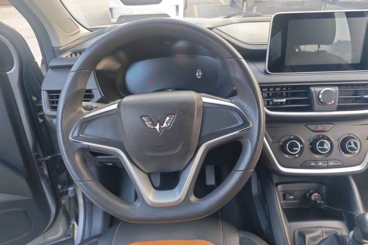 Used Wuling Hongguang S3 2019 1.5L Manual Comfort Model China VI Standard Steering Wheel