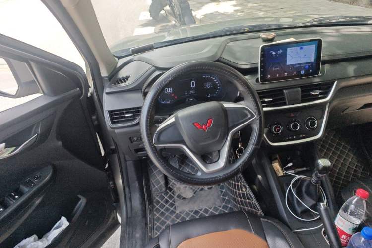 Used Wuling Hongguang S3 2019 1.5L Manual Comfort Model China VI Standard Steering Wheel