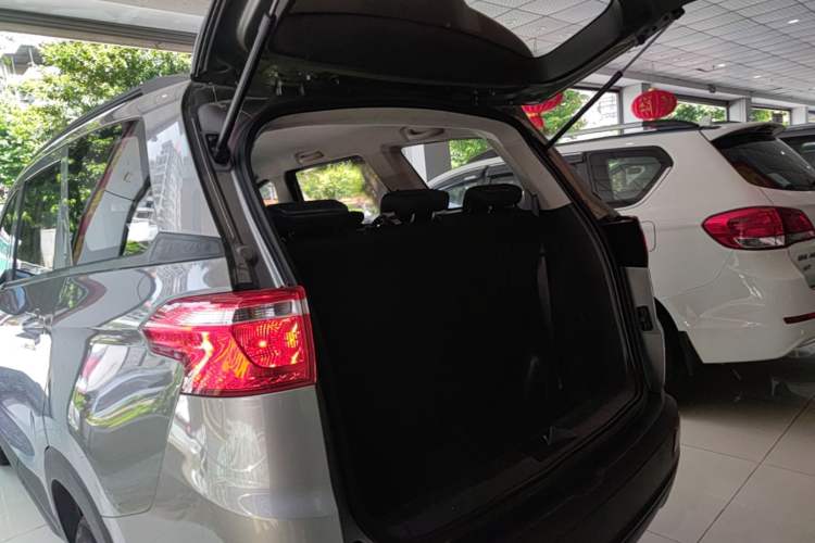 Used Wuling Hongguang S3 2019 1.5L Manual Standard Version China VI Standard Trunk
