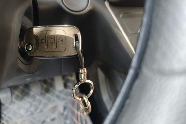 Used Wuling Hongguang S3 2019 1.5L Manual Comfort Model China VI Standard Vehicle Key