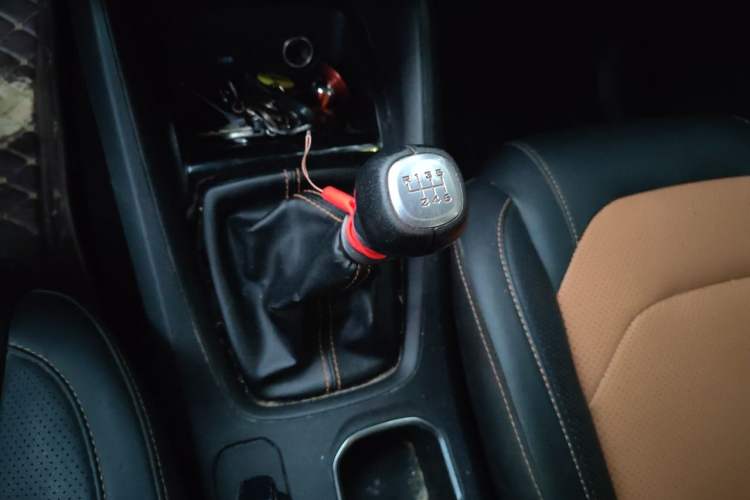 Used Wuling Hongguang S3 2019 1.5L Manual Luxury Model China VI Standard Gear Lever
