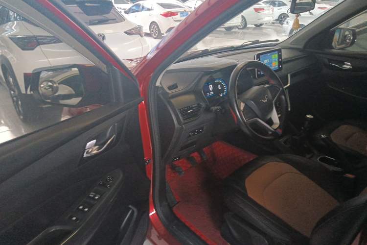 Used Wuling Hongguang S3 2019 1.5L Manual Comfort Model China VI Standard Driver Seat