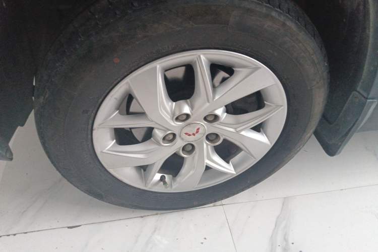 Used Wuling Hongguang S3 2019 1.5L Manual Comfort Model China VI Standard Exterior 3
