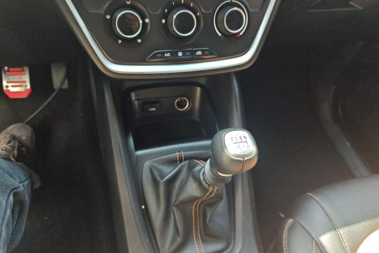 Used Wuling Hongguang S3 2019 Automatic Clutch Version 1.5L Manual Comfort Model China V Standard Gear Lever