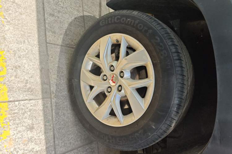Used Wuling Hongguang S3 2019 Automatic Clutch Version 1.5L Manual Comfort Model China V Standard Right Rear Wheel Hub