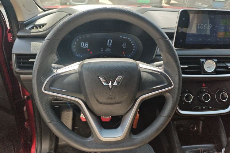 Used Wuling Hongguang S3 2019 Automatic Clutch Version 1.5L Manual Comfort Model China V Standard Steering Wheel
