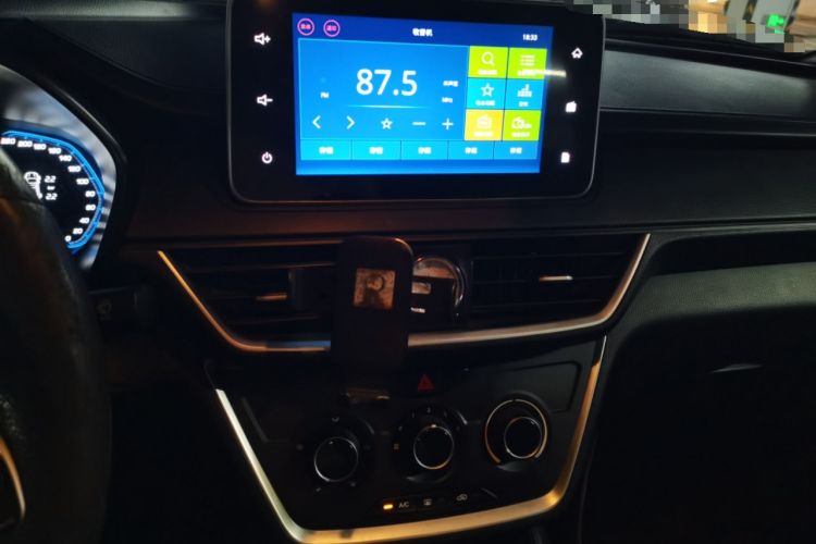 Used Wuling Hongguang S3 2019 1.5T Manual Comfort Edition China VI Standard Audio And AC Panel