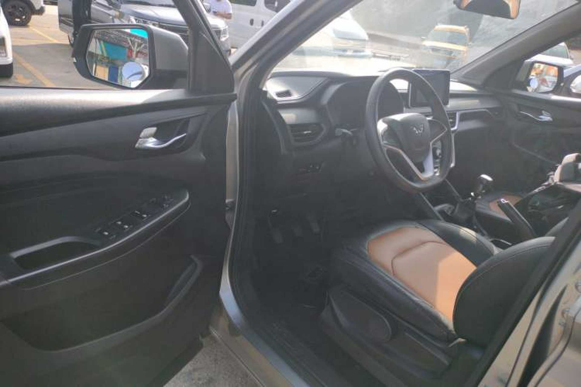 Used Wuling Hongguang S3 2019 1.5L Manual Comfort Model China VI Standard Driver Seat