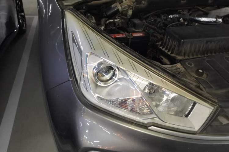 Used Wuling Hongguang S3 2019 1.5T Manual Comfort Edition China VI Standard Right Front Headlight