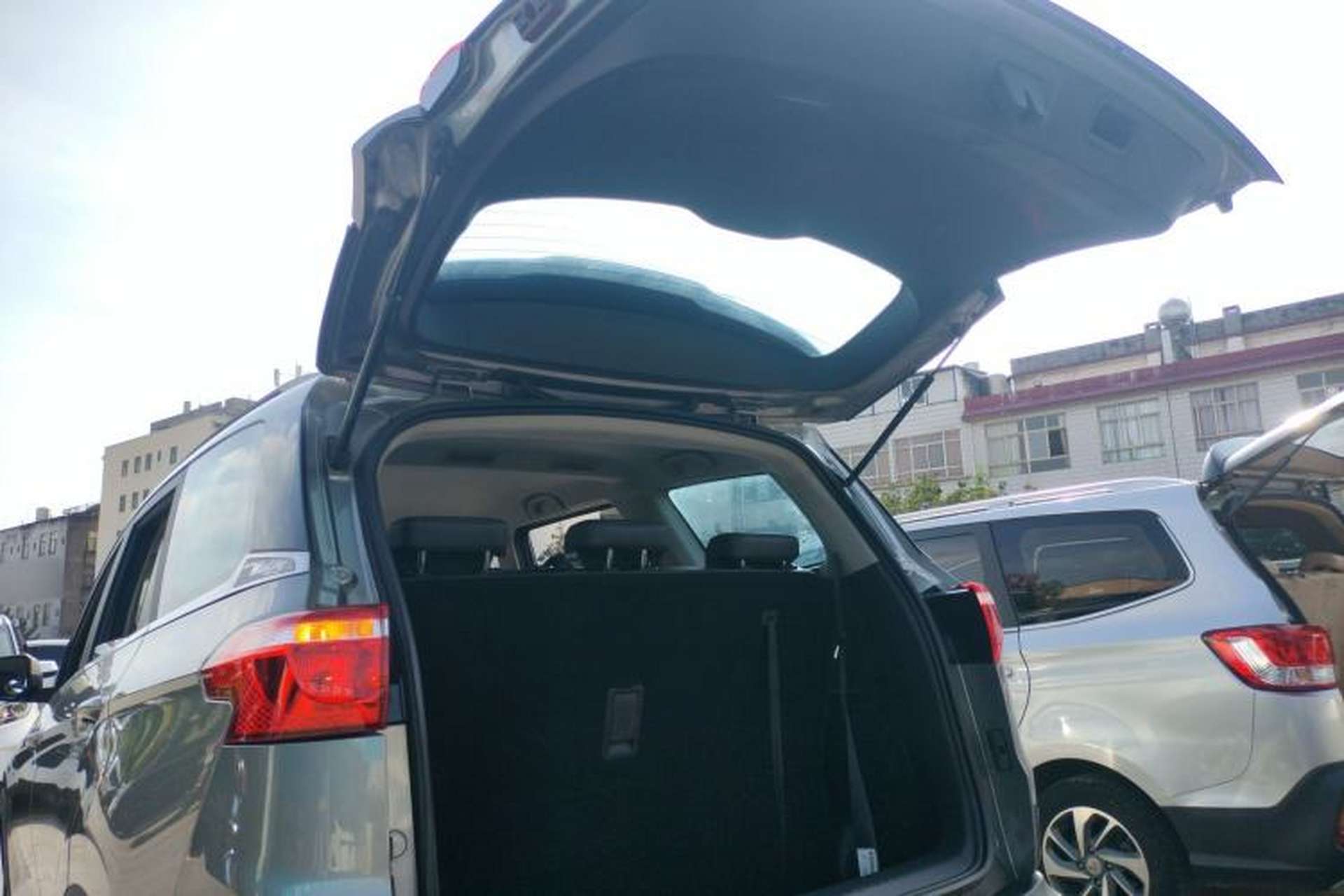 Used Wuling Hongguang S3 2019 1.5L Manual Comfort Model China VI Standard Trunk