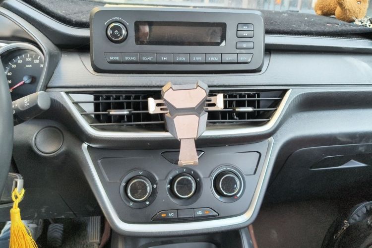 Used Wuling Hongguang S3 2019 1.5L Manual Standard Version China VI Standard Audio And AC Panel