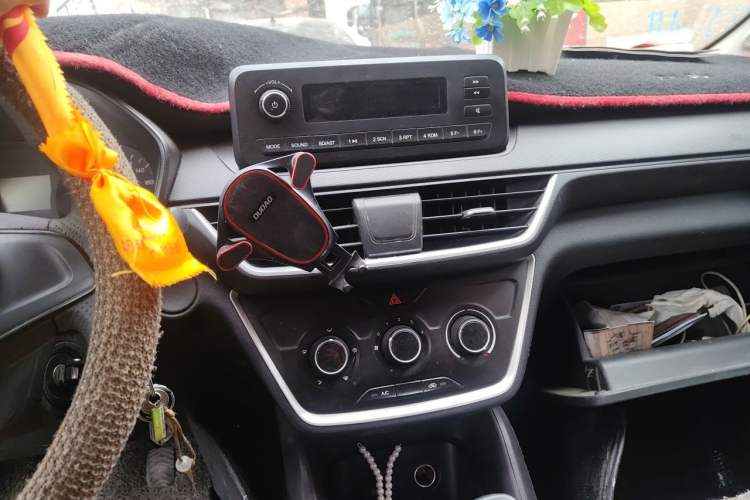 Used Wuling Hongguang S3 2019 1.5L Manual Standard Version China VI Standard Audio And AC Panel