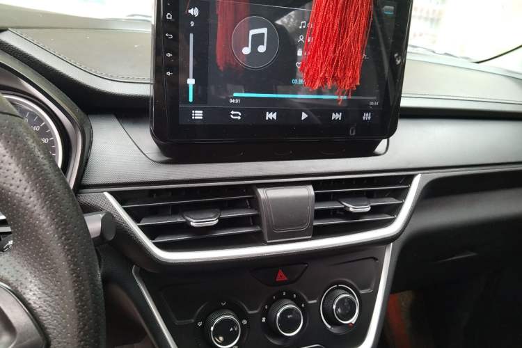 Used Wuling Hongguang S3 2019 1.5L Manual Standard Version China VI Standard Audio And AC Panel