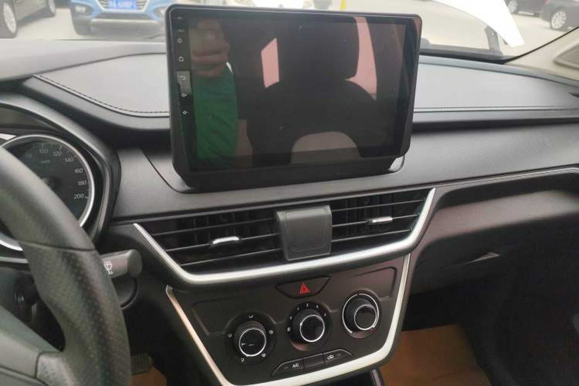 Used Wuling Hongguang S3 2019 1.5L Manual Standard Version China VI Standard Audio And AC Panel
