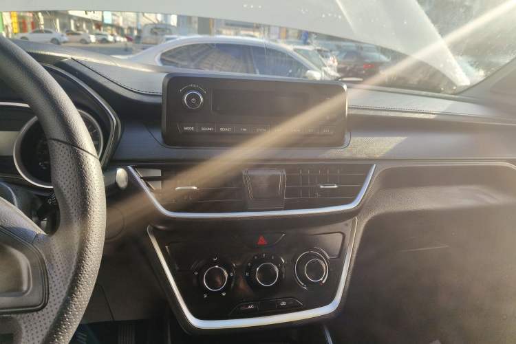 Used Wuling Hongguang S3 2019 1.5L Manual Standard Version China VI Standard Audio And AC Panel