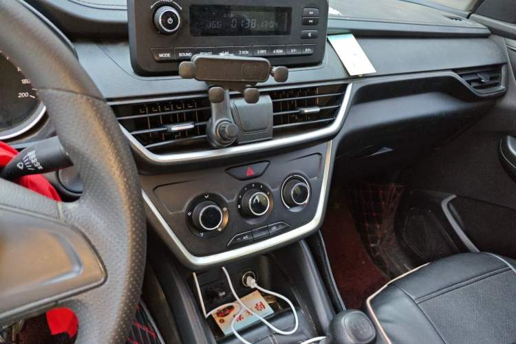 Used Wuling Hongguang S3 2019 1.5L Manual Standard Version China VI Standard Audio And AC Panel