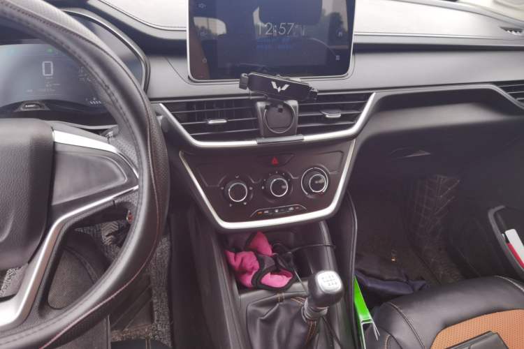 Used Wuling Hongguang S3 2019 1.5L Manual Comfort Model China VI Standard Audio And AC Panel