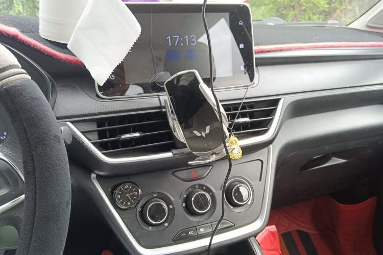 Used Wuling Hongguang S3 2019 1.5L Manual Comfort Model China VI Standard Audio And AC Panel