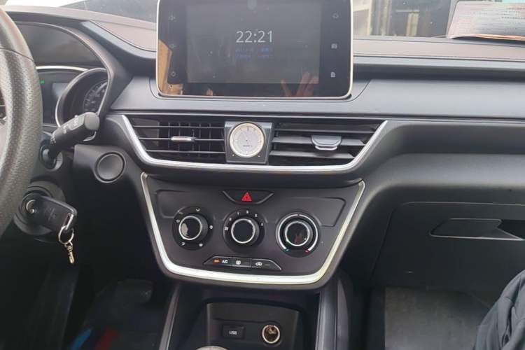 Used Wuling Hongguang S3 2019 Automatic Clutch Version 1.5L Manual Comfort Model China V Standard Audio And AC Panel