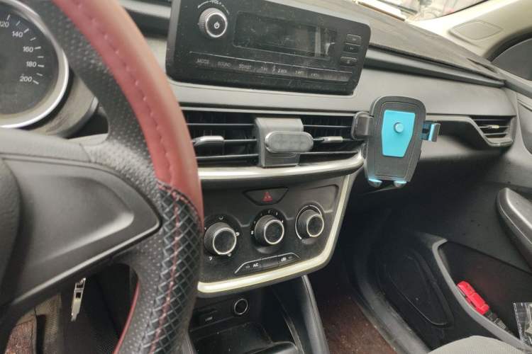 Used Wuling Hongguang S3 2019 1.5L Manual Standard Version China VI Standard Audio And AC Panel