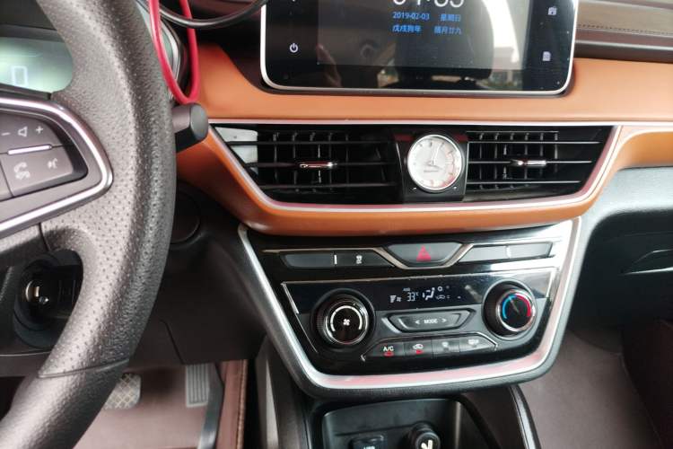 Used Wuling Hongguang S3 2019 Automatic Clutch Version 1.5L Manual Luxury Model China V Standard Audio And AC Panel