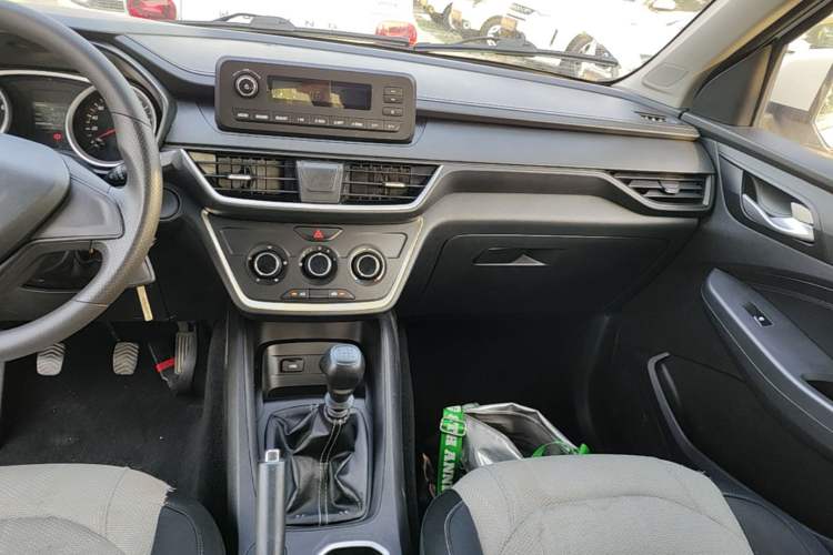 Used Wuling Hongguang S3 2019 1.5L Manual Standard Version China VI Standard Audio And AC Panel