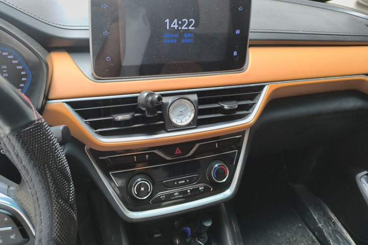 Used Wuling Hongguang S3 2019 Automatic Clutch Version 1.5L Manual Luxury Model China V Standard Audio And AC Panel